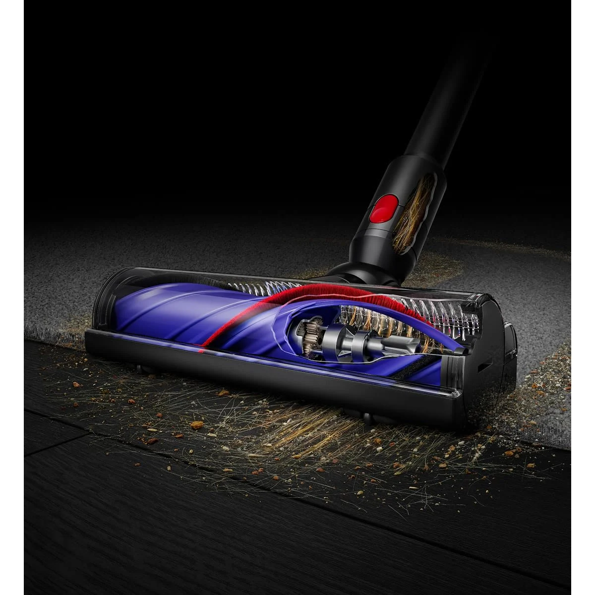 La brosse Motorbar du Dyson V8 Cyclone sur un tapis