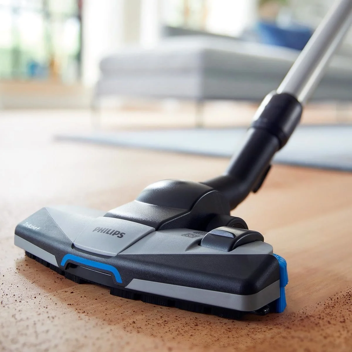 La brosse du Philips Série 7000 sur un parquet