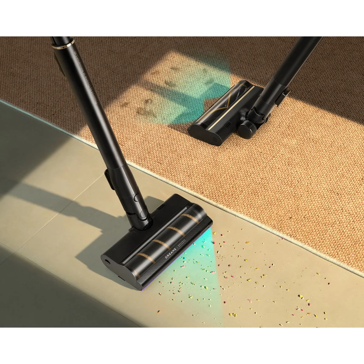 Le Dreame V20 Pro-A sur un tapis et un sol dur