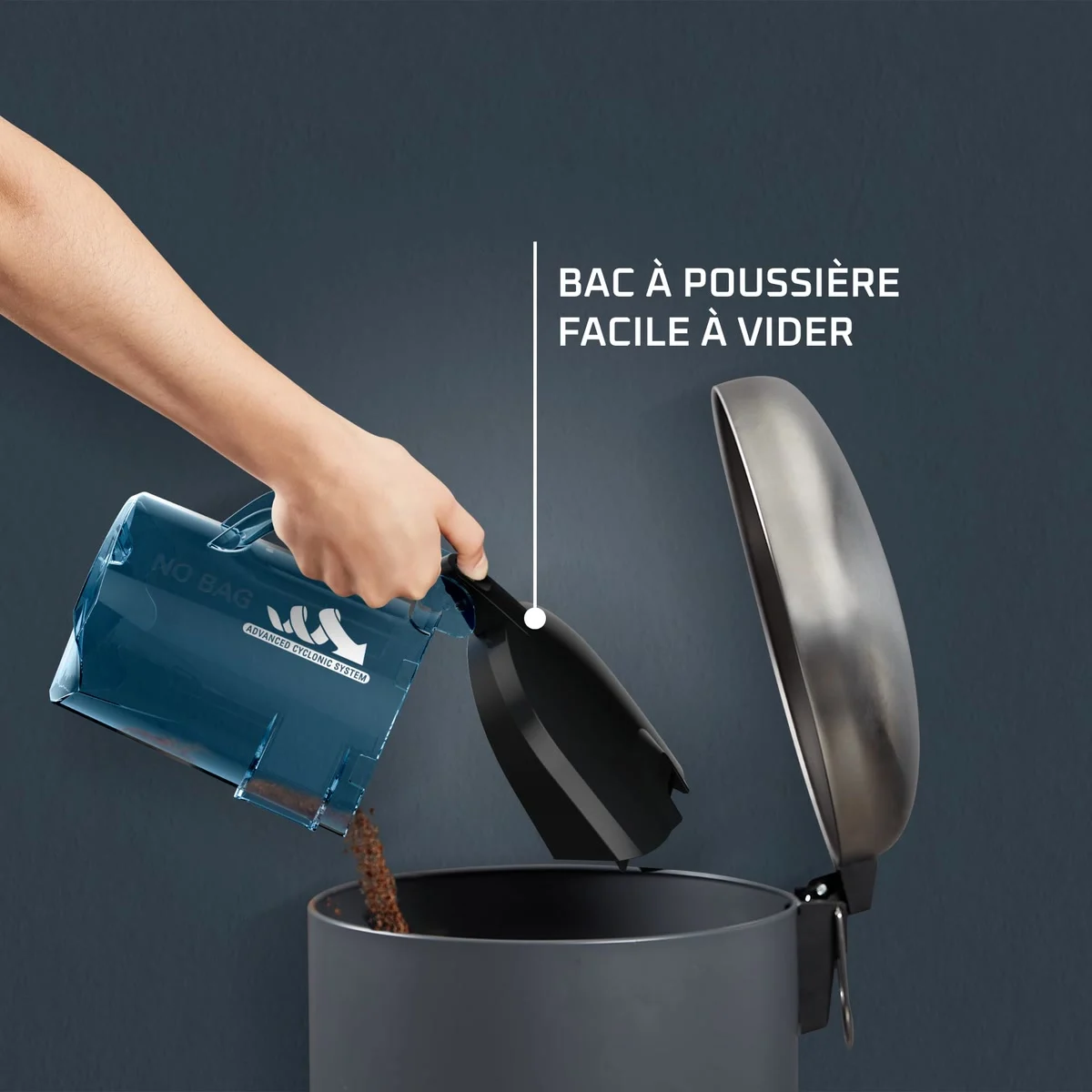 Le bac du Rowenta Compact Power Cyclonic se vide dans la poubelle